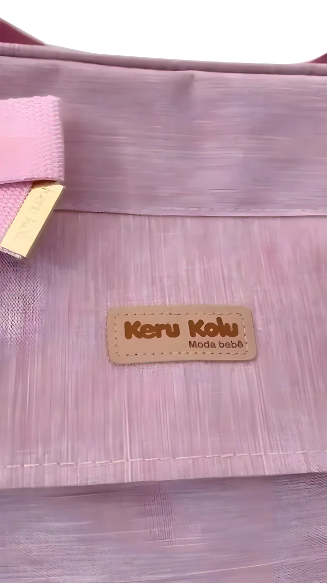 Etiqueta Keru Kolu Moda bebê costurada na bolsa rosa